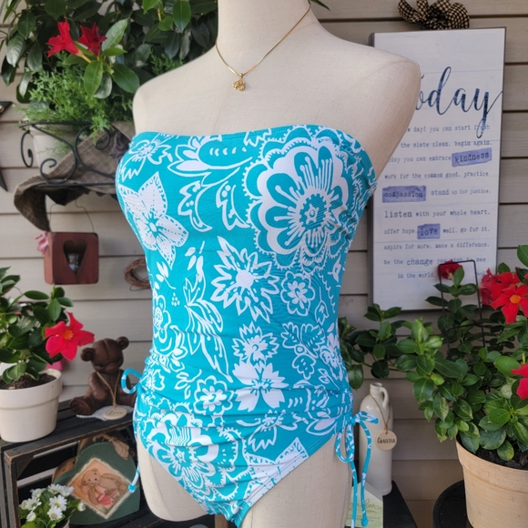 BEACH HOUSE ♡ Gorgeous Aqua Blue 'n White Strap(Less) Tie Back Adj Swimsuit 12 - Picture 17 of 17